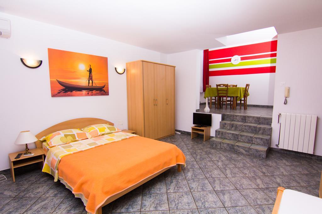 Apartmani Zuzic Krk Town Pokoj fotografie